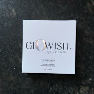 New In Box Huda Beauty Glo Wish Luminous Pressed Powder Shade 04 Light Medium
